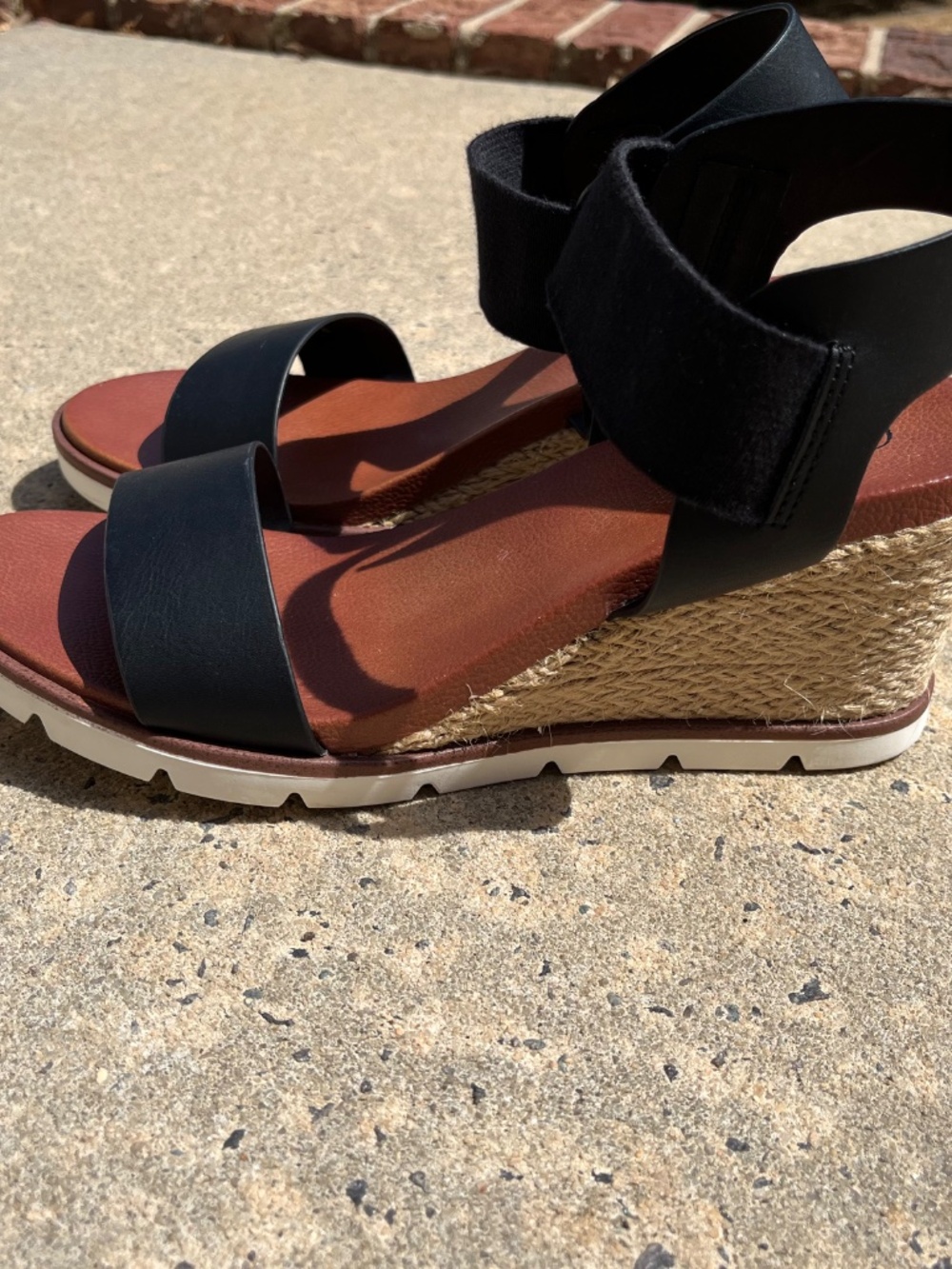 MIA AMORE- wedge heel comfort sandals, Size 8 - Picture 3 of 4